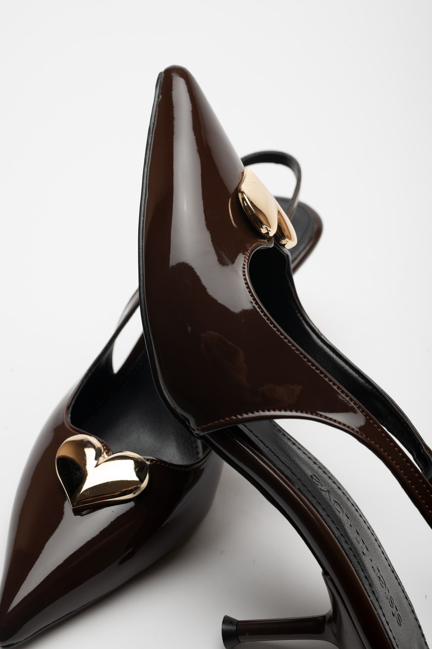 Love Kalp Detaylı Rugan Topuklu Ayakkabı