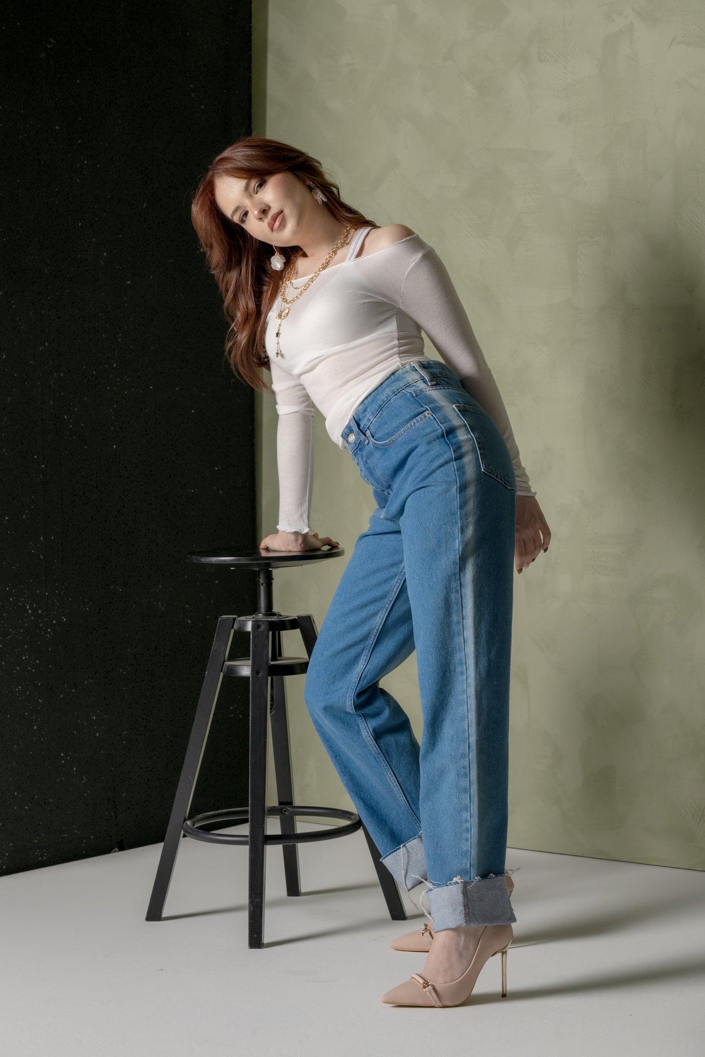 Karen Kumaş Görünümlü Toka ve Metal Topuk Detaylı Stiletto