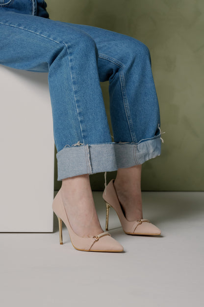 Karen Kumaş Görünümlü Toka ve Metal Topuk Detaylı Stiletto