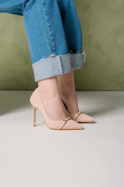 Karen Kumaş Görünümlü Toka ve Metal Topuk Detaylı Stiletto