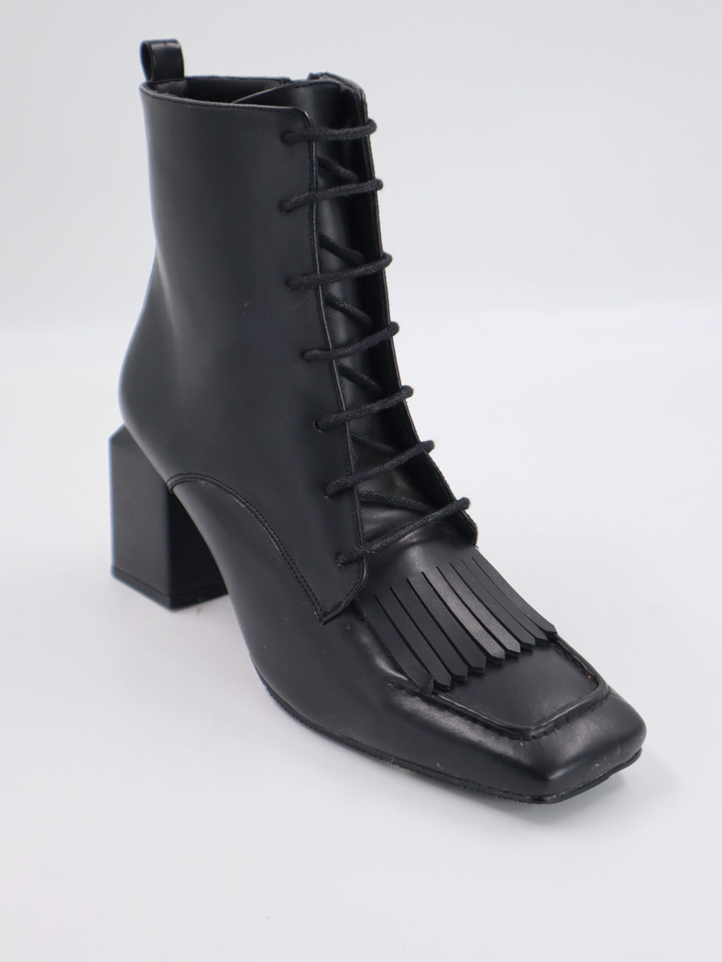 Bianca Püskül Detay Kare Burun Kadın Bot