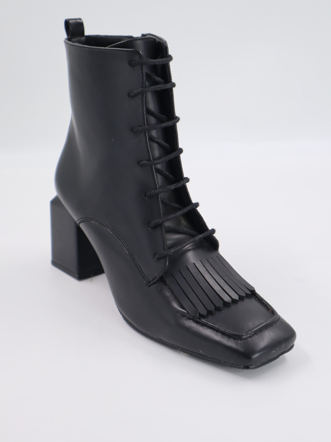 Bianca Püskül Detay Kare Burun Kadın Bot