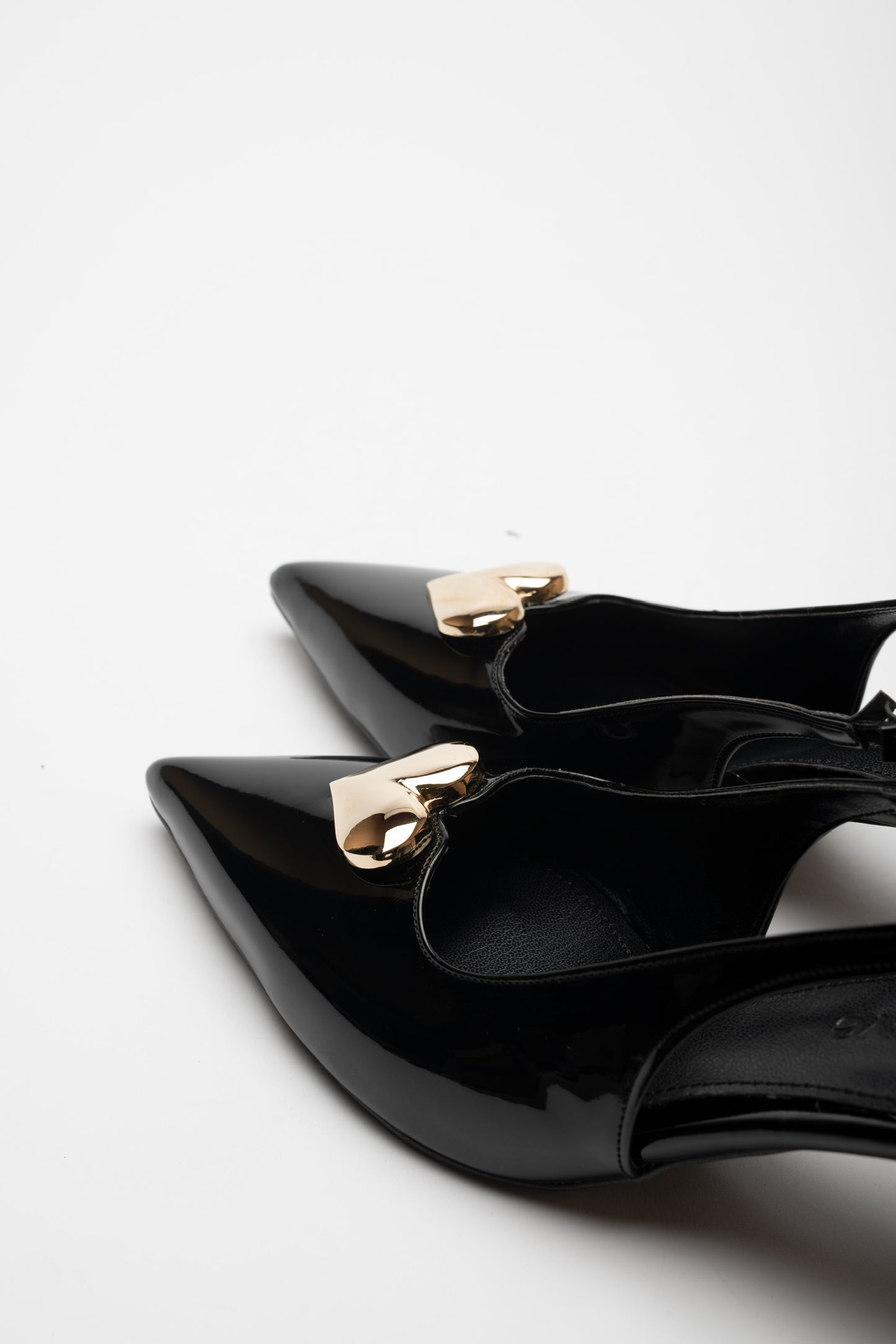 Love Kalp Detaylı Rugan Topuklu Ayakkabı