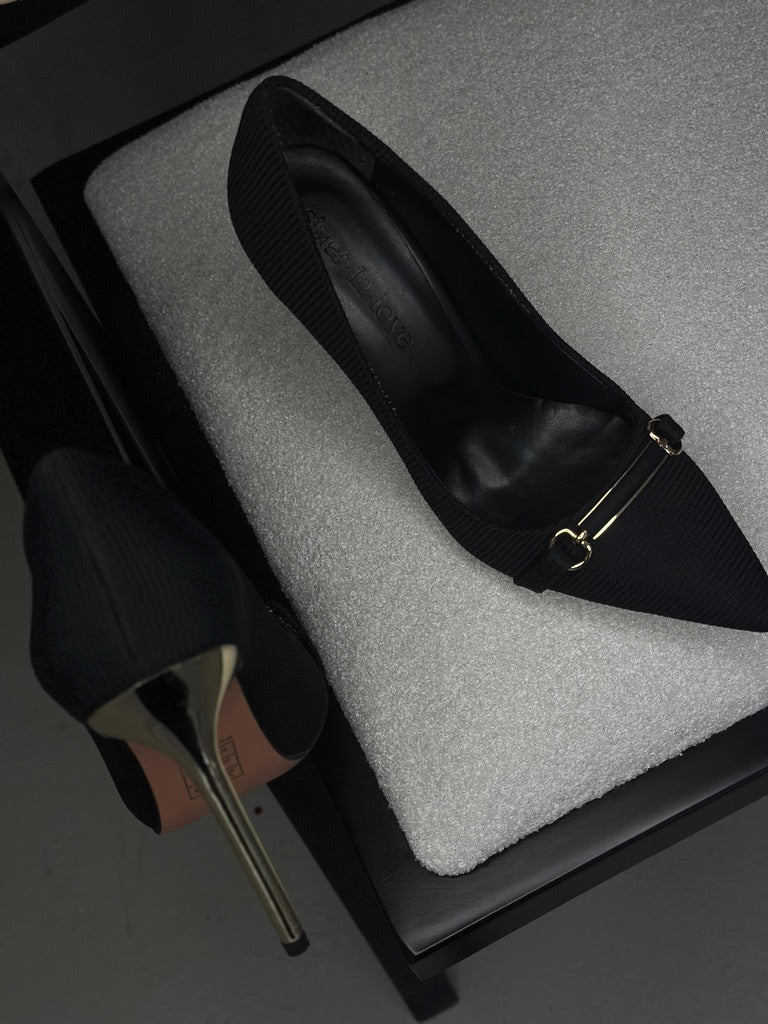 Karen Kumaş Görünümlü Toka ve Metal Topuk Detaylı Stiletto Siyah