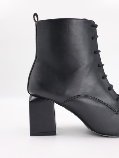 Bianca Püskül Detay Kare Burun Kadın Bot