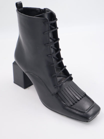 Bianca Püskül Detay Kare Burun Kadın Bot