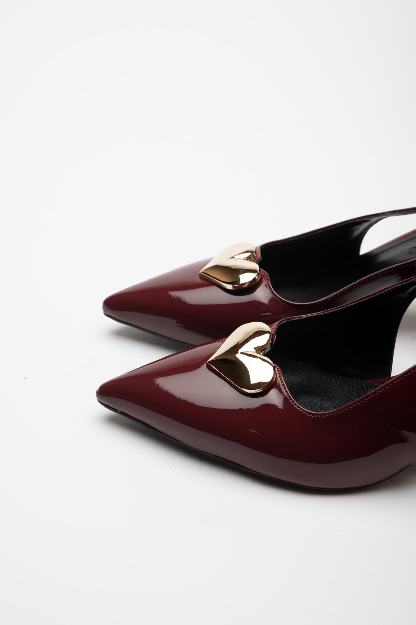 Love Kalp Detaylı Rugan Topuklu Ayakkabı