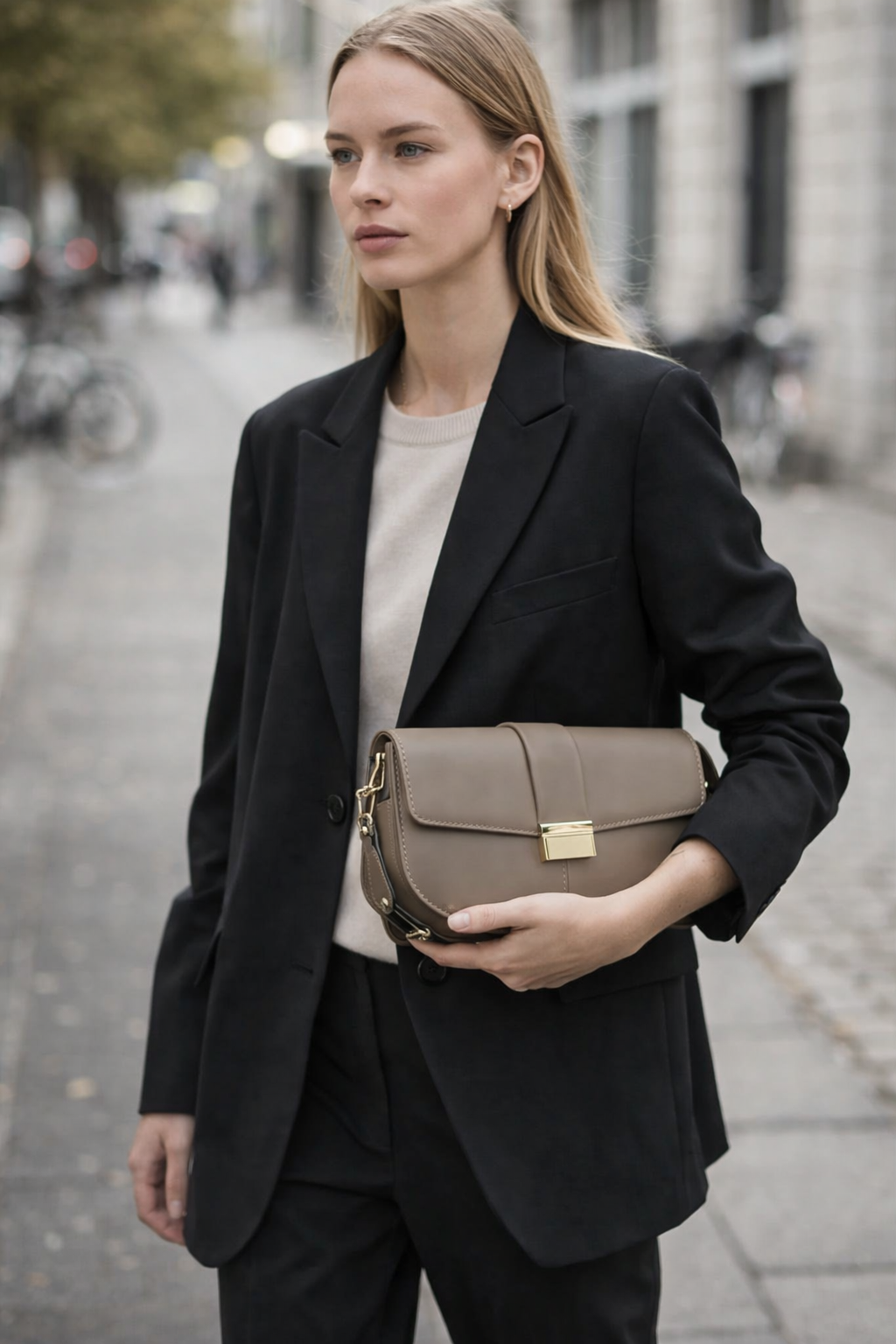 Nelia Adjustable Women's Shoulder Bag 