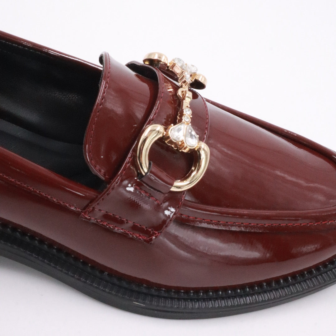 Iva Taş Detaylı Parlak Rugan Loafer