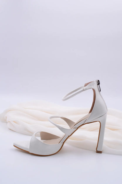 Rosa Bilekten Şeritli Beyaz Kadın Topuklu Ayakkabı