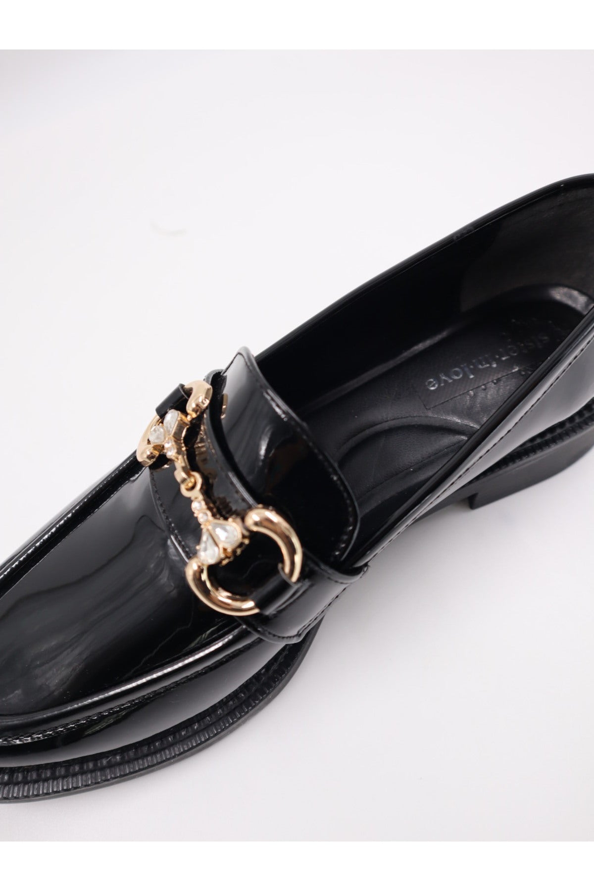 Iva Taş Detaylı Parlak Rugan Kadın Loafer
