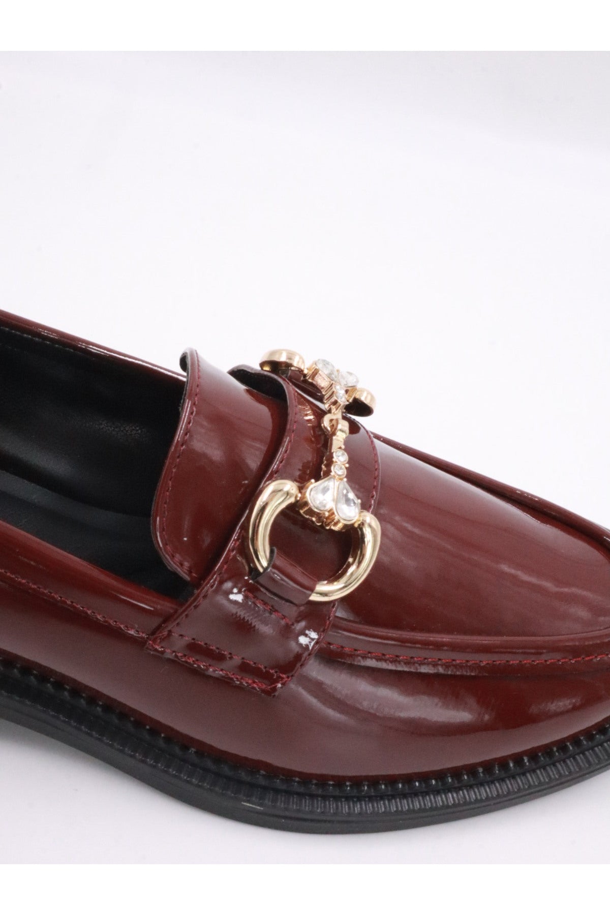 Iva Taş Detaylı Parlak Rugan Kadın Loafer