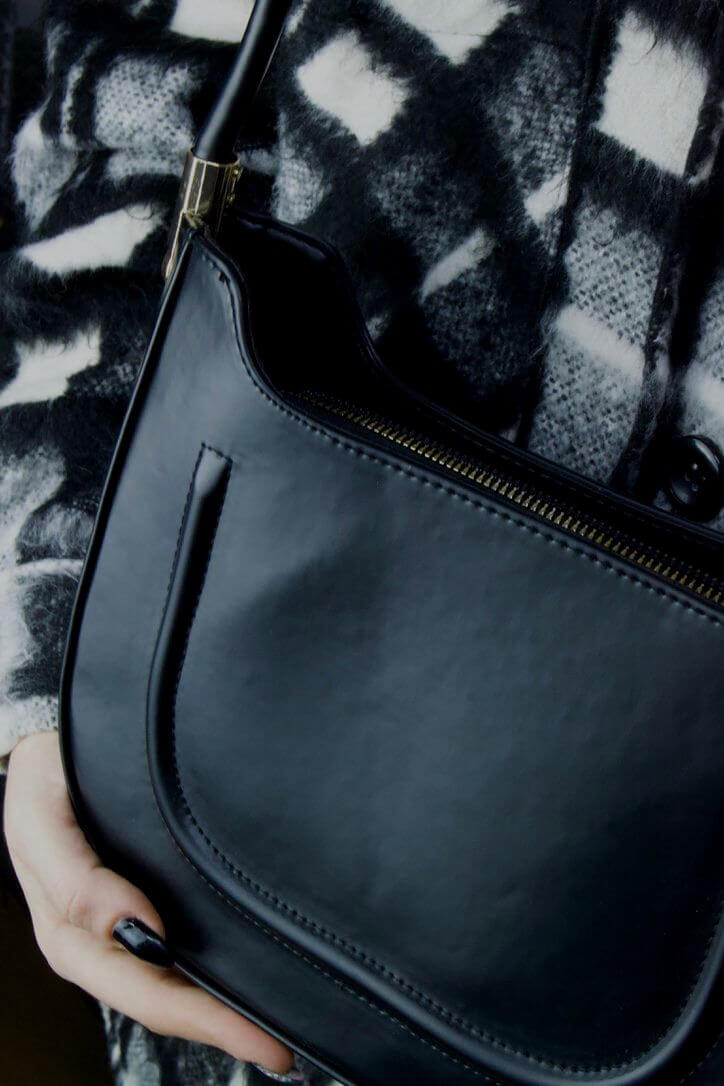 Lenora Siyah Oval Baget Çanta