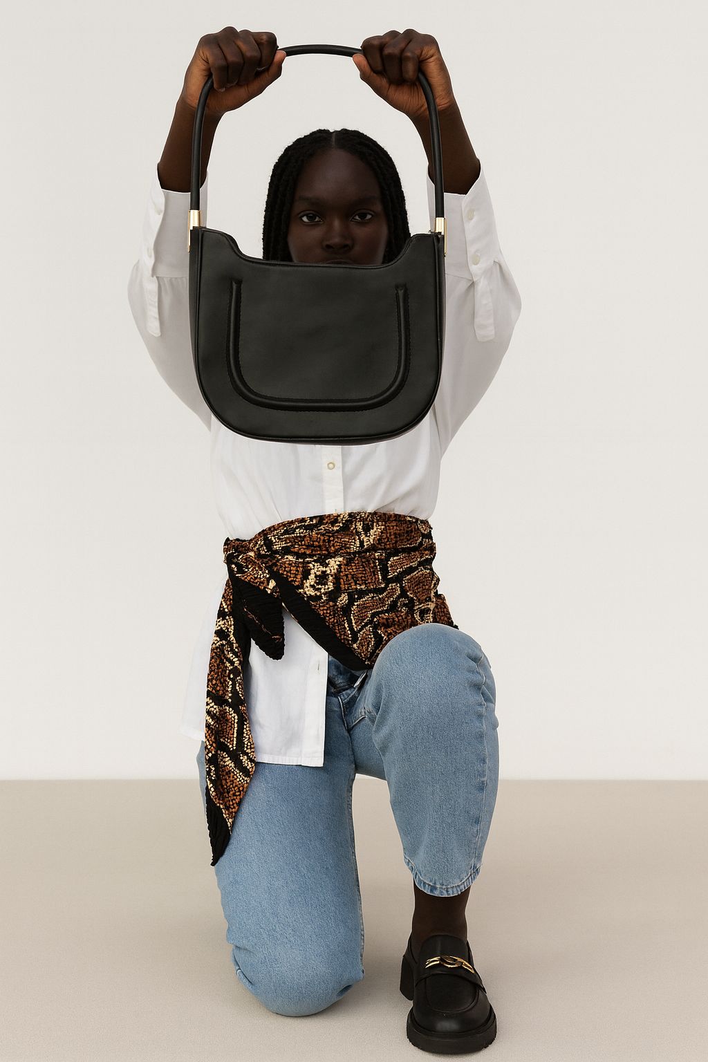 Lenora Siyah Oval Baget Çanta