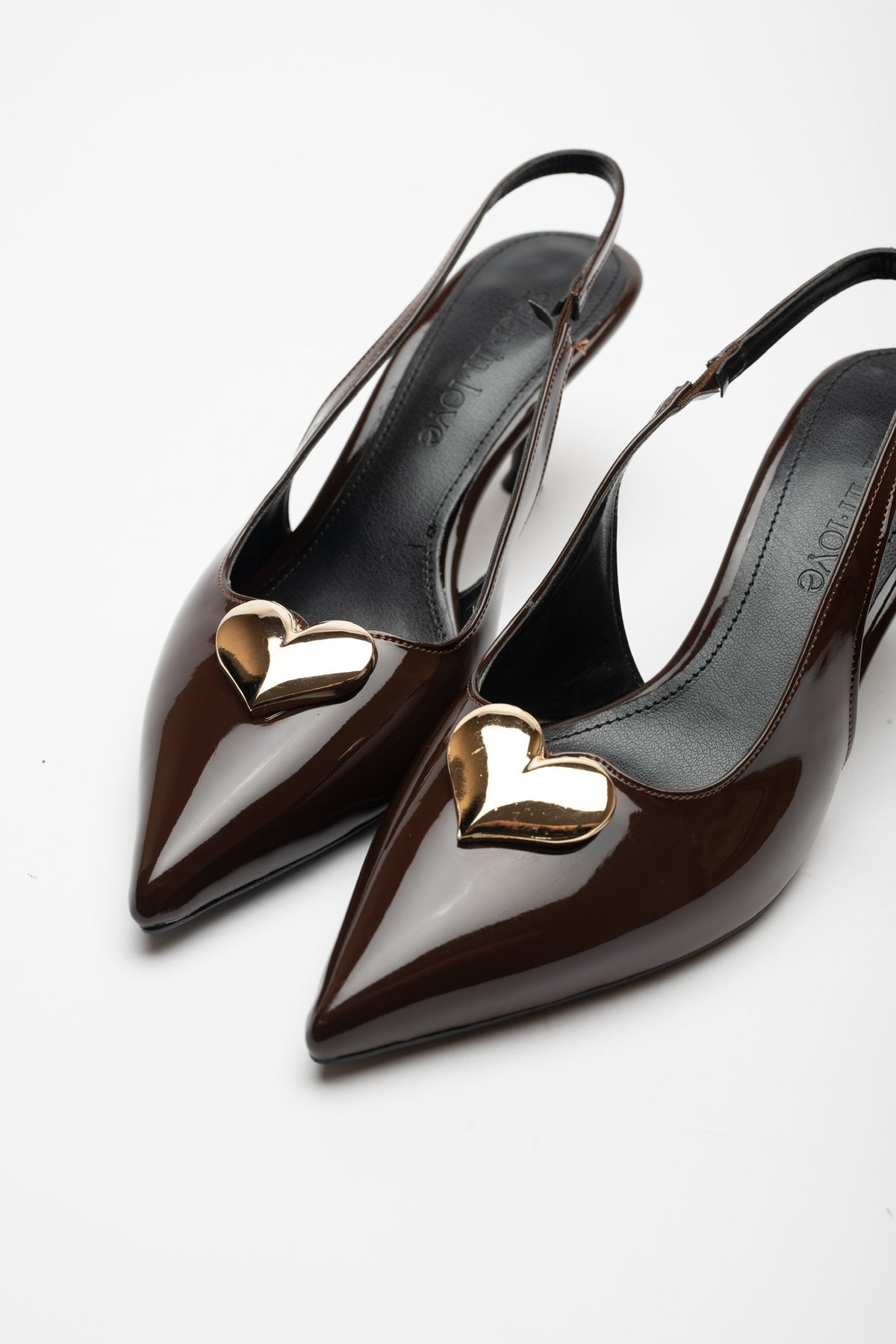 Love Kalp Detaylı Rugan Topuklu Ayakkabı